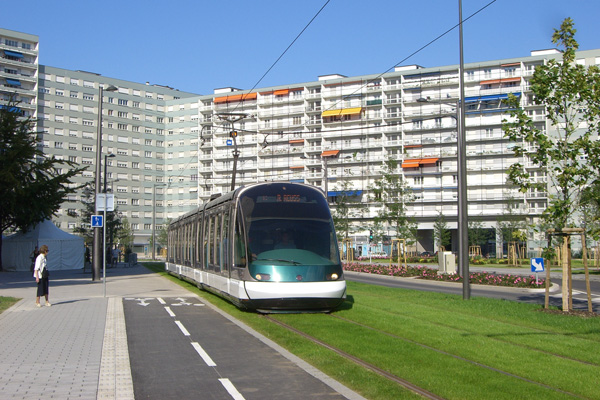 Two way cycle track along tramways - courtesy of StraBenbahn
