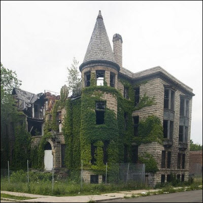Abandoned residence. Image from http://www.telovation.com/articles/detroits-abandoned-homes.html