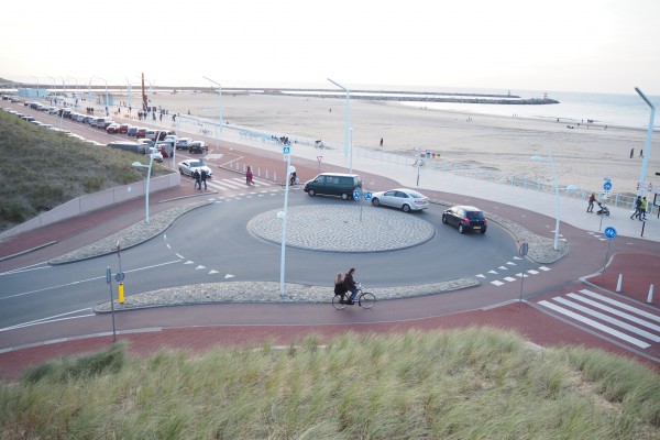 This is a 3 way round about with one direction for cars, at the beach in Scheveningen.