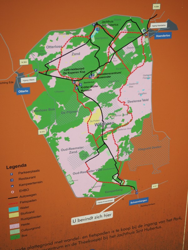 Map of the Park. The red dotted lines are fietspad.